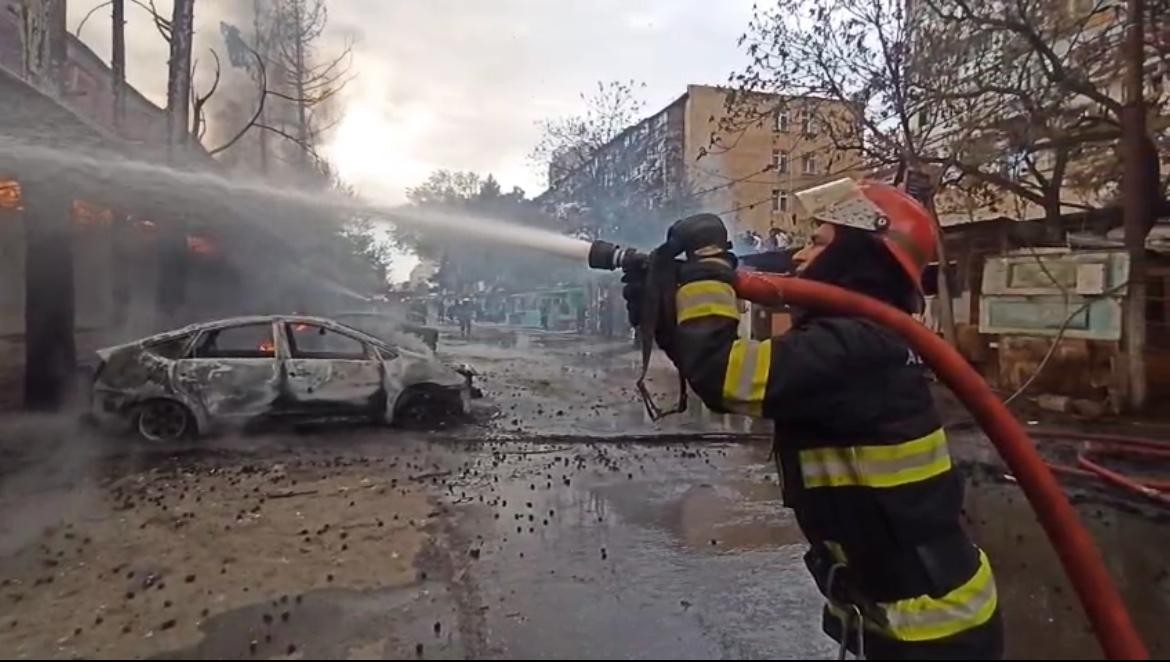Bakıda baş vermiş yanğın söndürüldü - FOTOLAR (YENİLƏNİB)